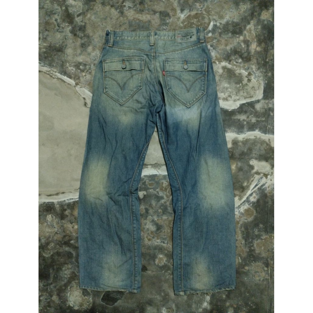 Levis Engineered Jeans