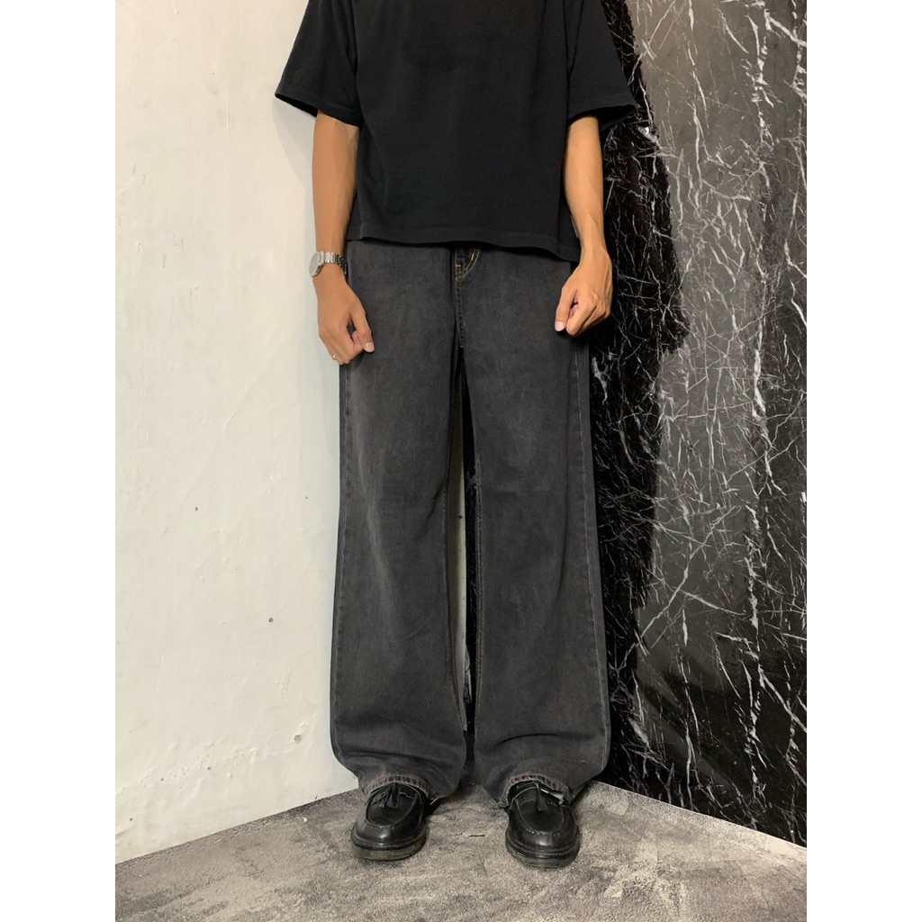 Loose Straight Grey Jeans Wash by SPAO