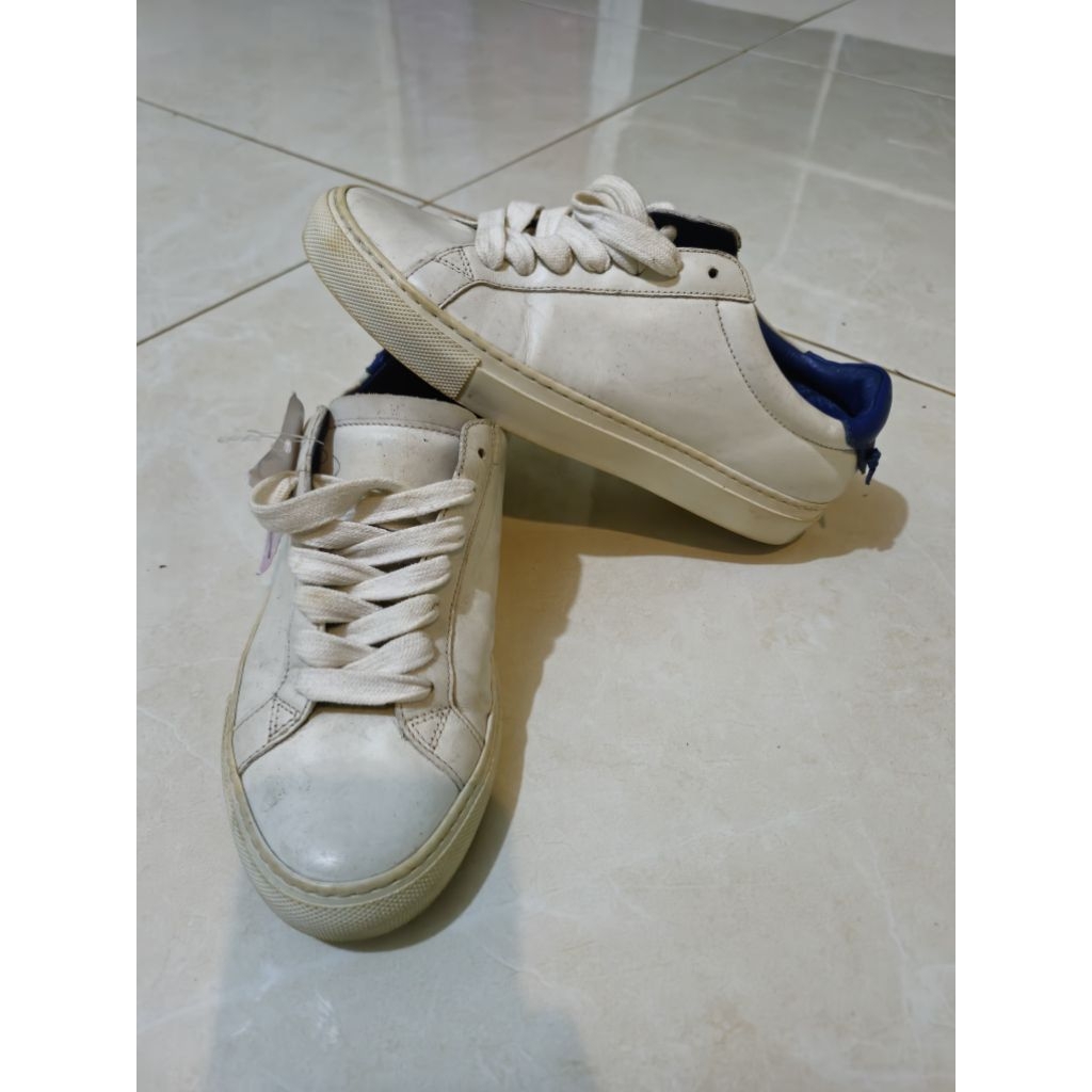 sepatu second GIVENCHY PARIS size:36