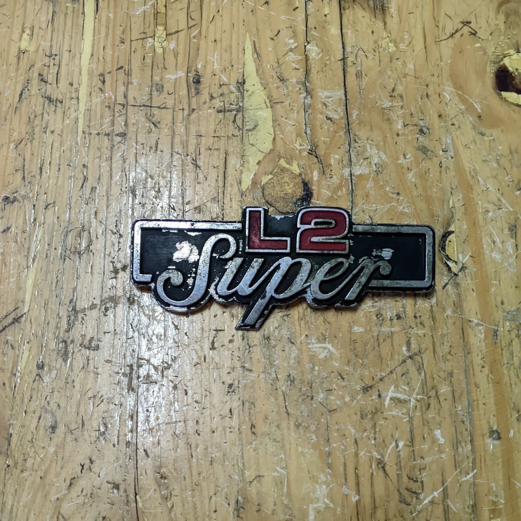 EMBLEM LOGO TULISAN BOX AKI SIDE COVER YAMAHA L2S L2SUPER L2SN BEKAS COPOTAN