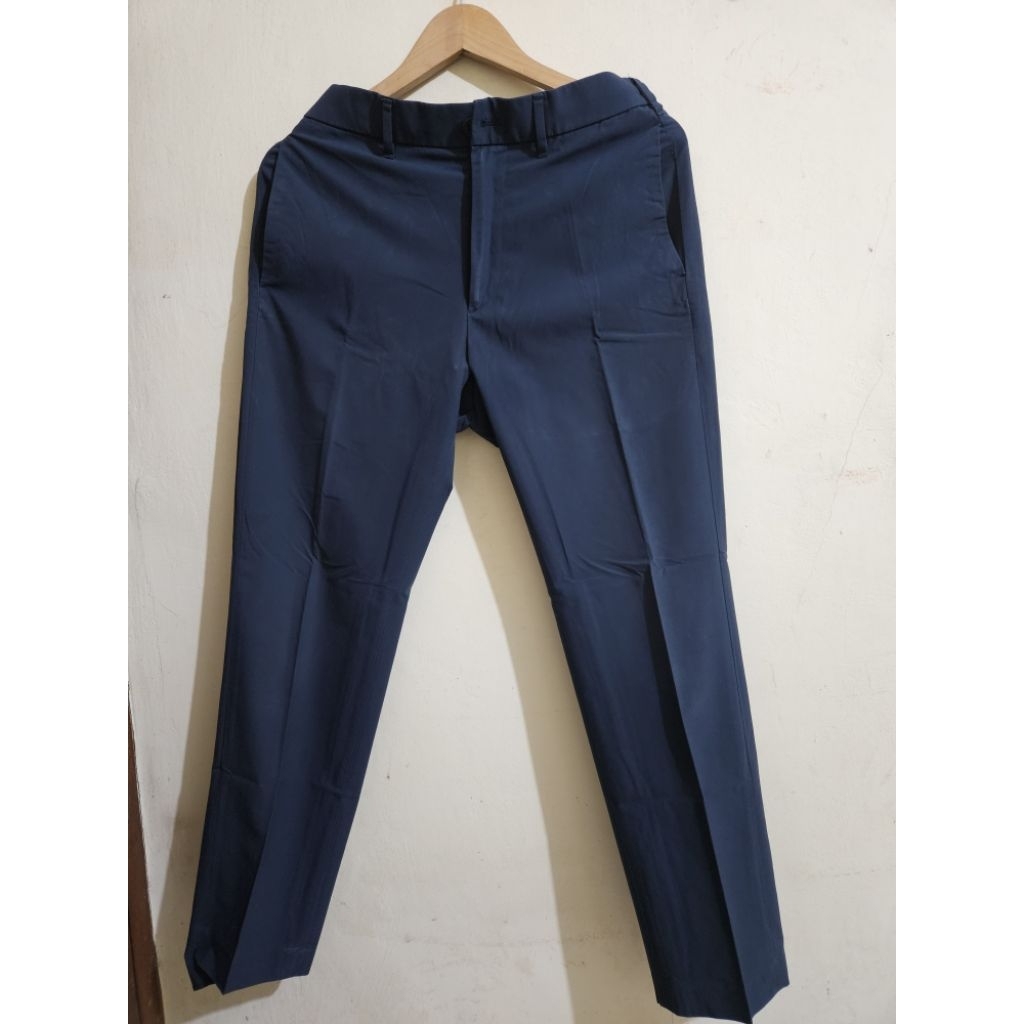 PRELOVED - Uniqlo Celana Panjang Pria Warna Navy
