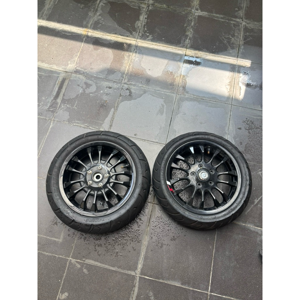 Velg set Ban Maxxis Ori Ring 12 Vespa Sprint S ex 2023 Black Original Piaggio