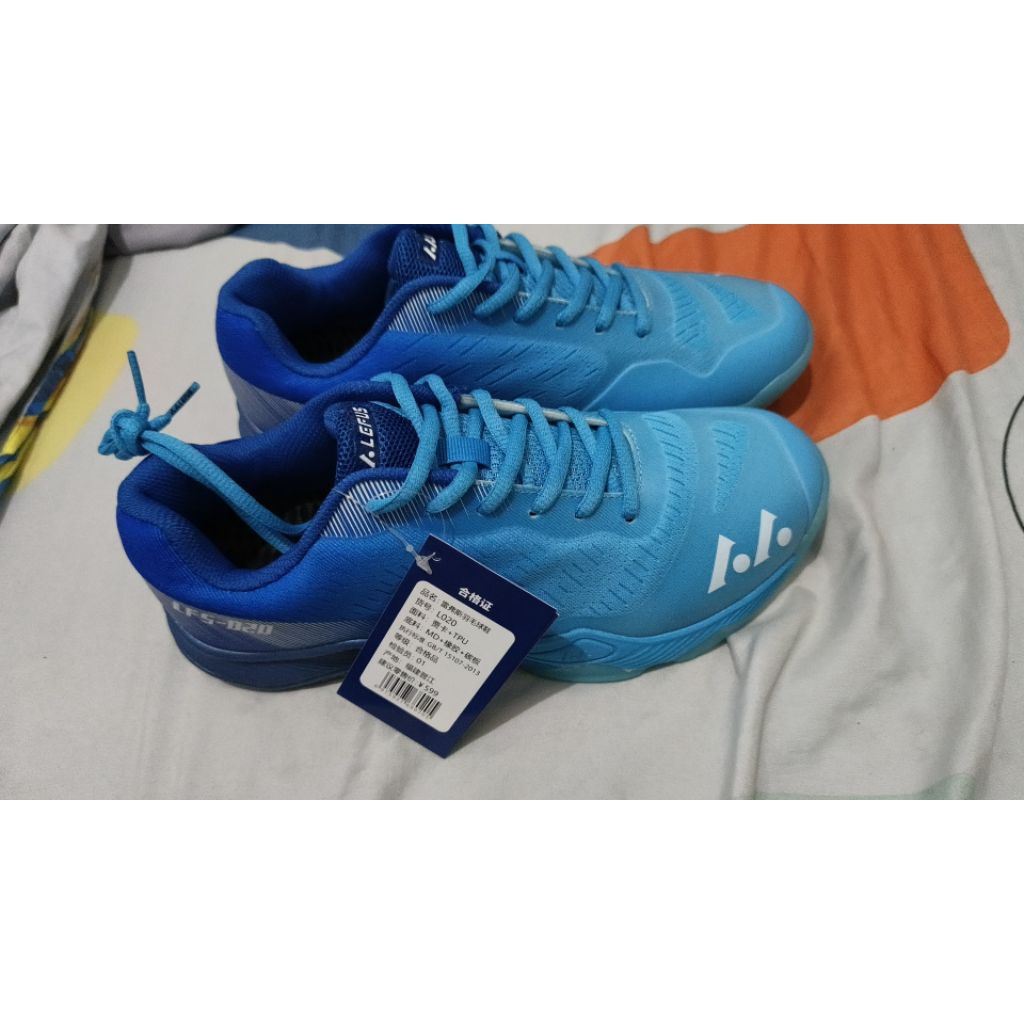 sepatu badminton lefus