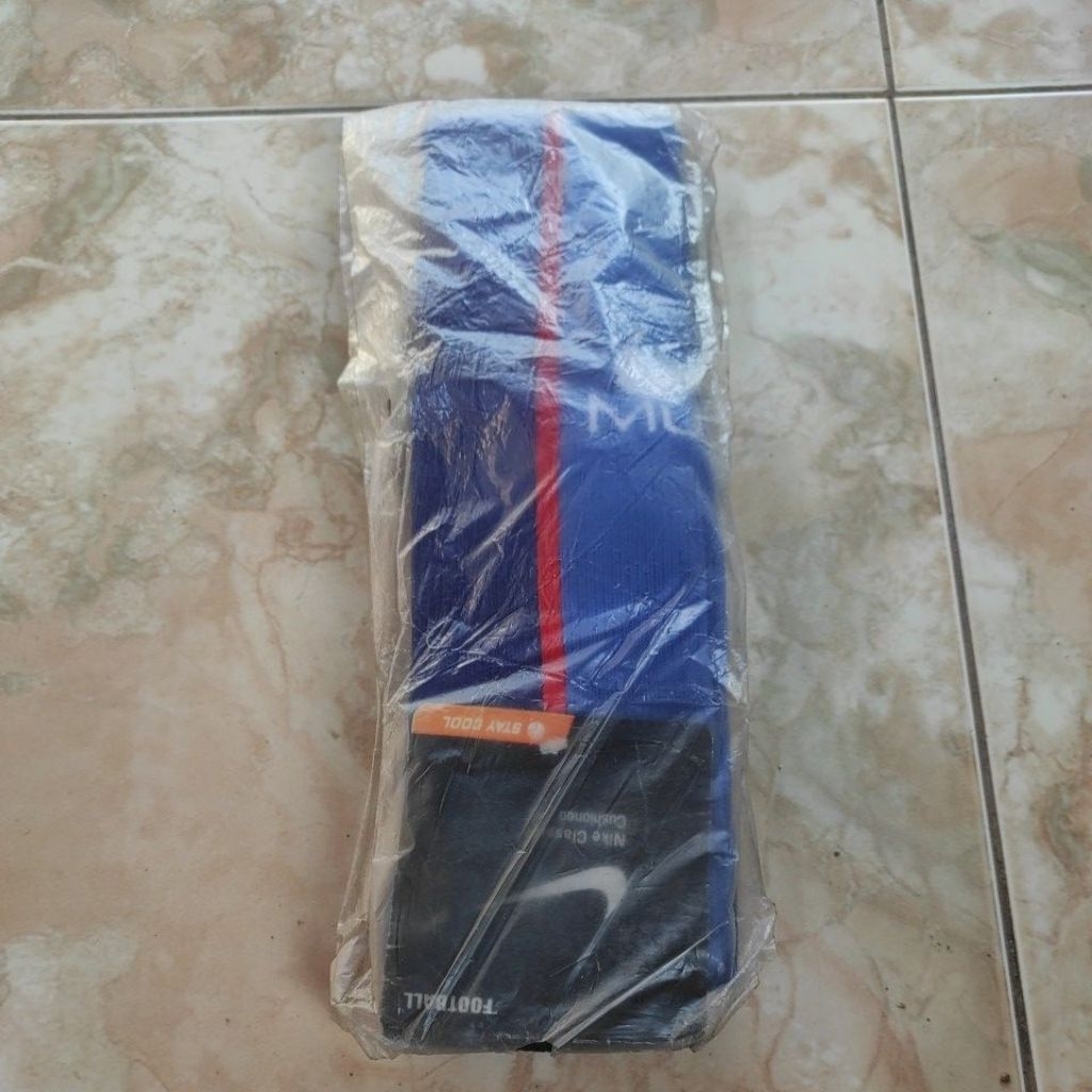 kaos kaki bola panjang MU BIRU