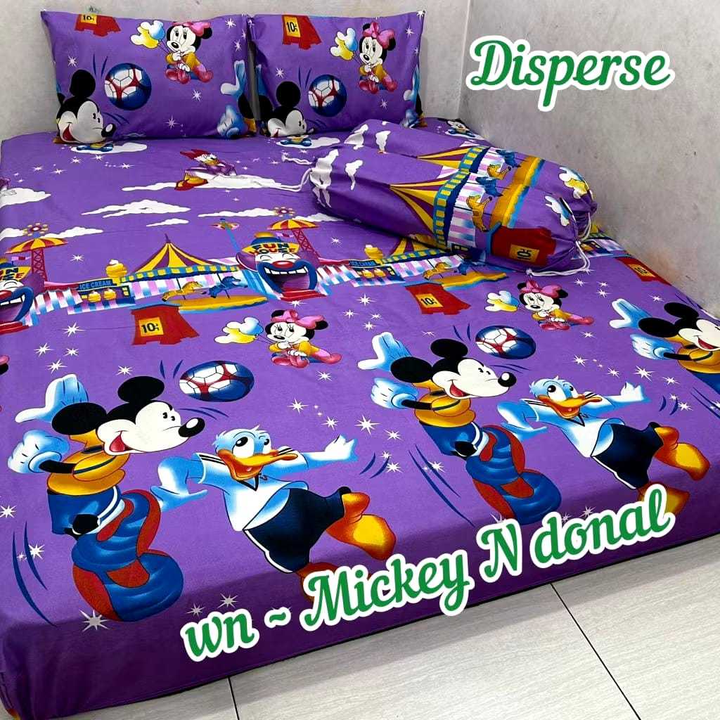Sprei Motif Mickey Mouse Dan Minnie Mouse