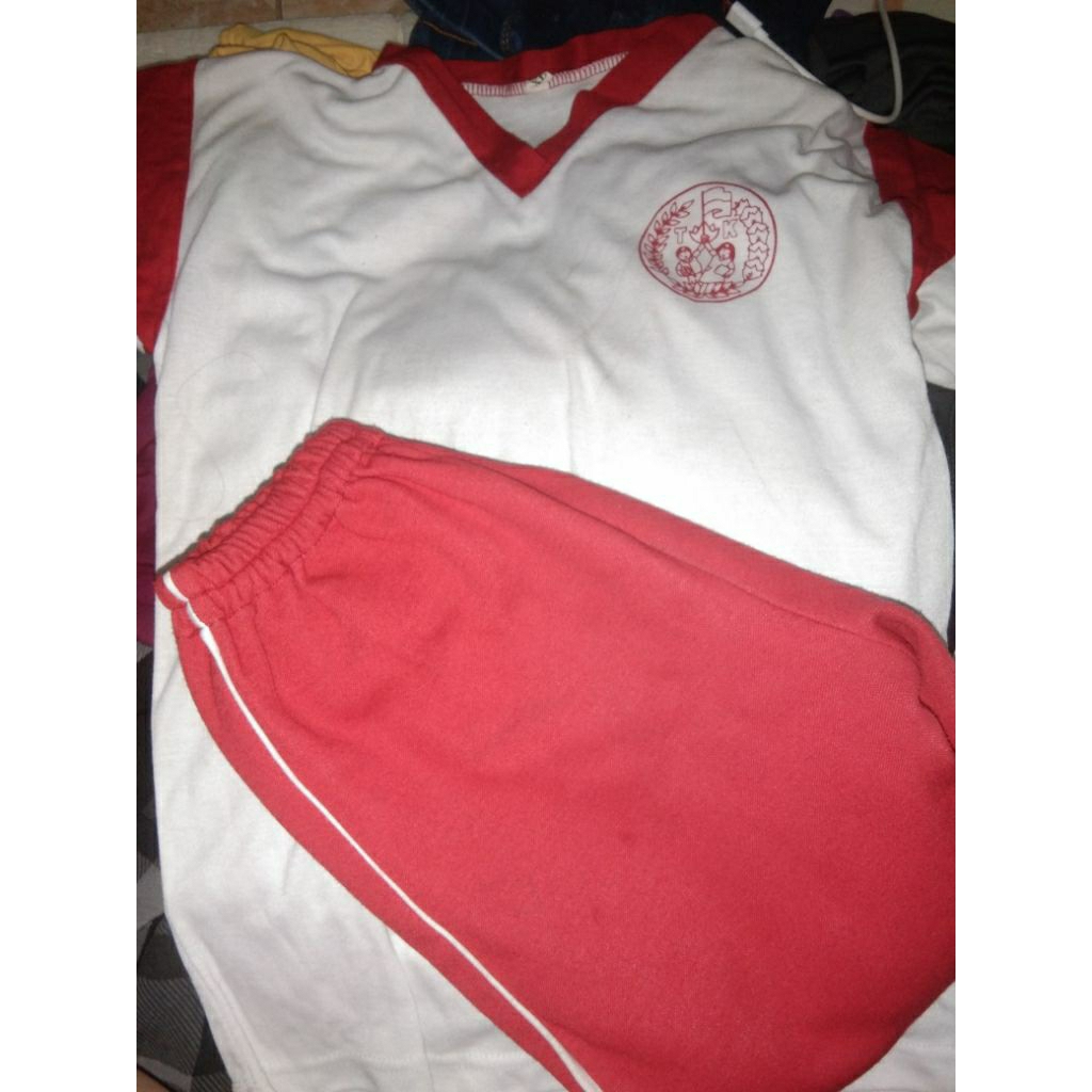 Preloved Seragam olahraga / Trainning Anak TK