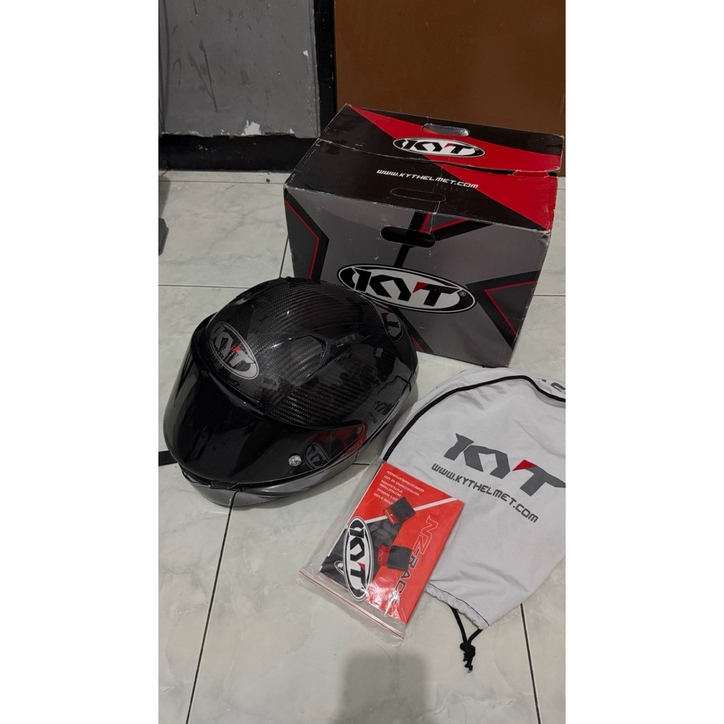 KYT NZ RACE CARBON SIZE XL SECOND 95%