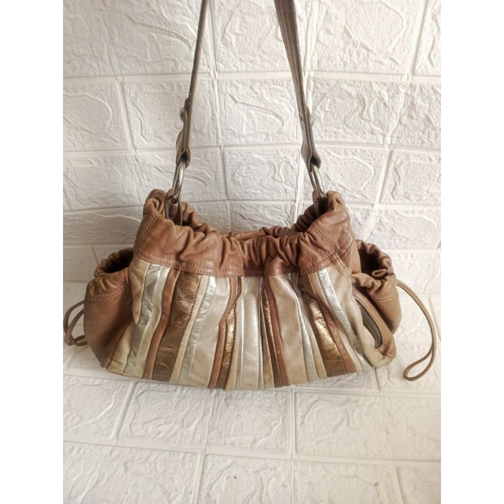 Dissona shoulder bag