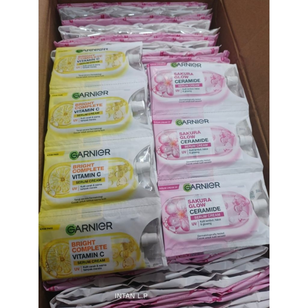 1 Renteng Garnier Sachet pelembab isi 12