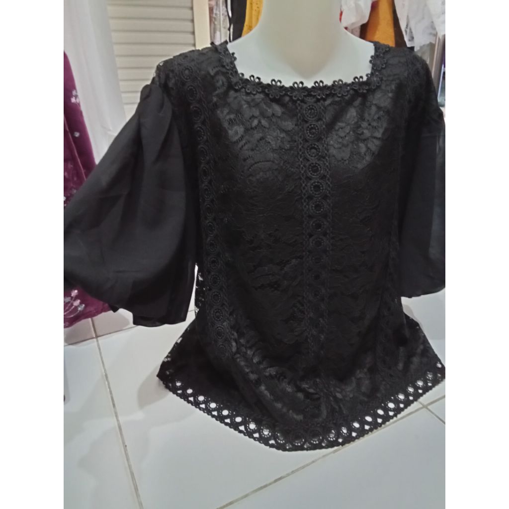 BLUS BROKAT BAJU BROKAT RESLETING BELAKANG KEBAYA BROKAT LENGAN BALON  KHUSUS HITAM BAHAN FULL BROKA
