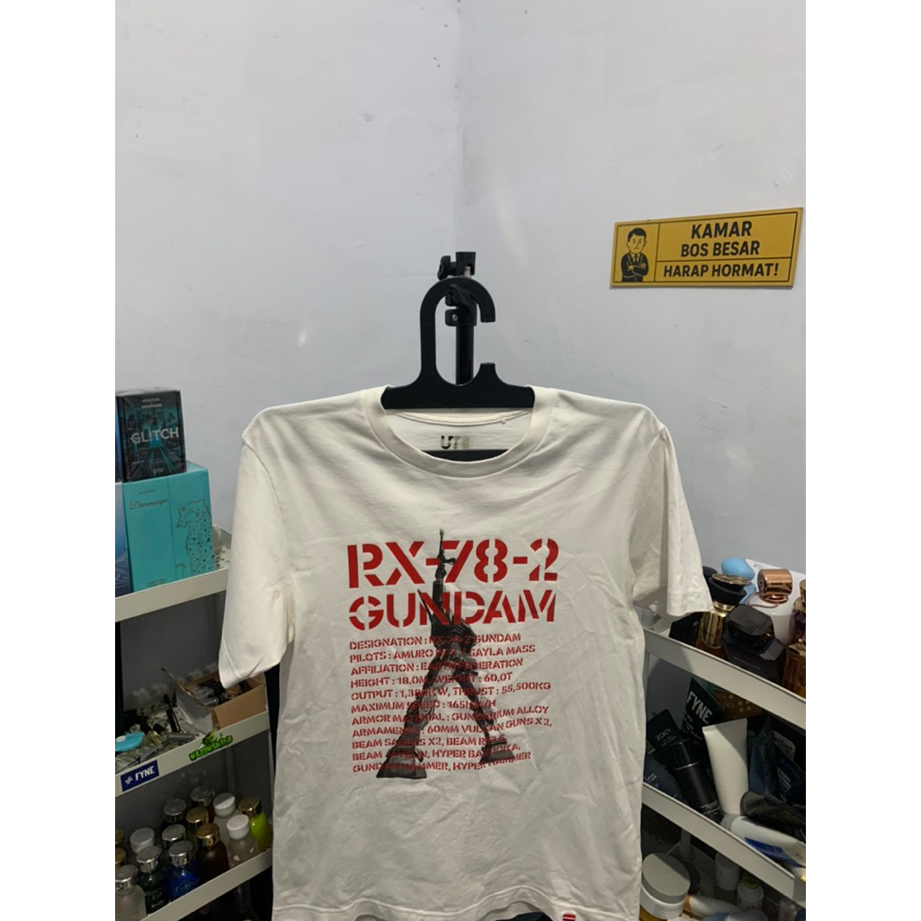Kaos uniqlo collab size S
