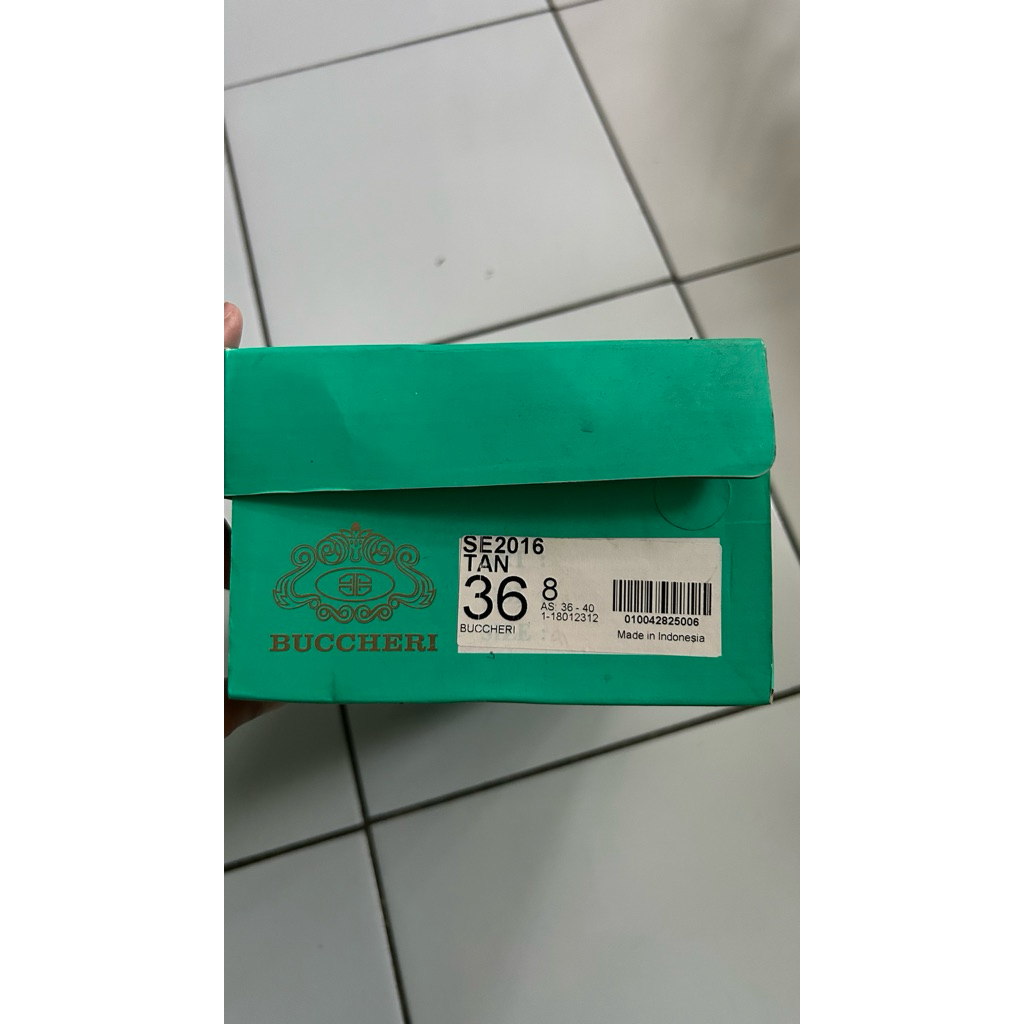 Sandal wanita Buccheri