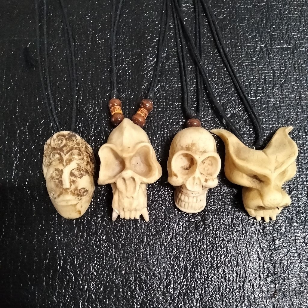 Kalung Etnik Pria Bandul Karakter Unik