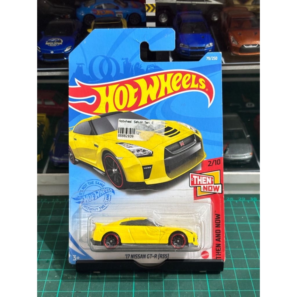 hotwheels 17 nissan gtr r35 kuning list hitam