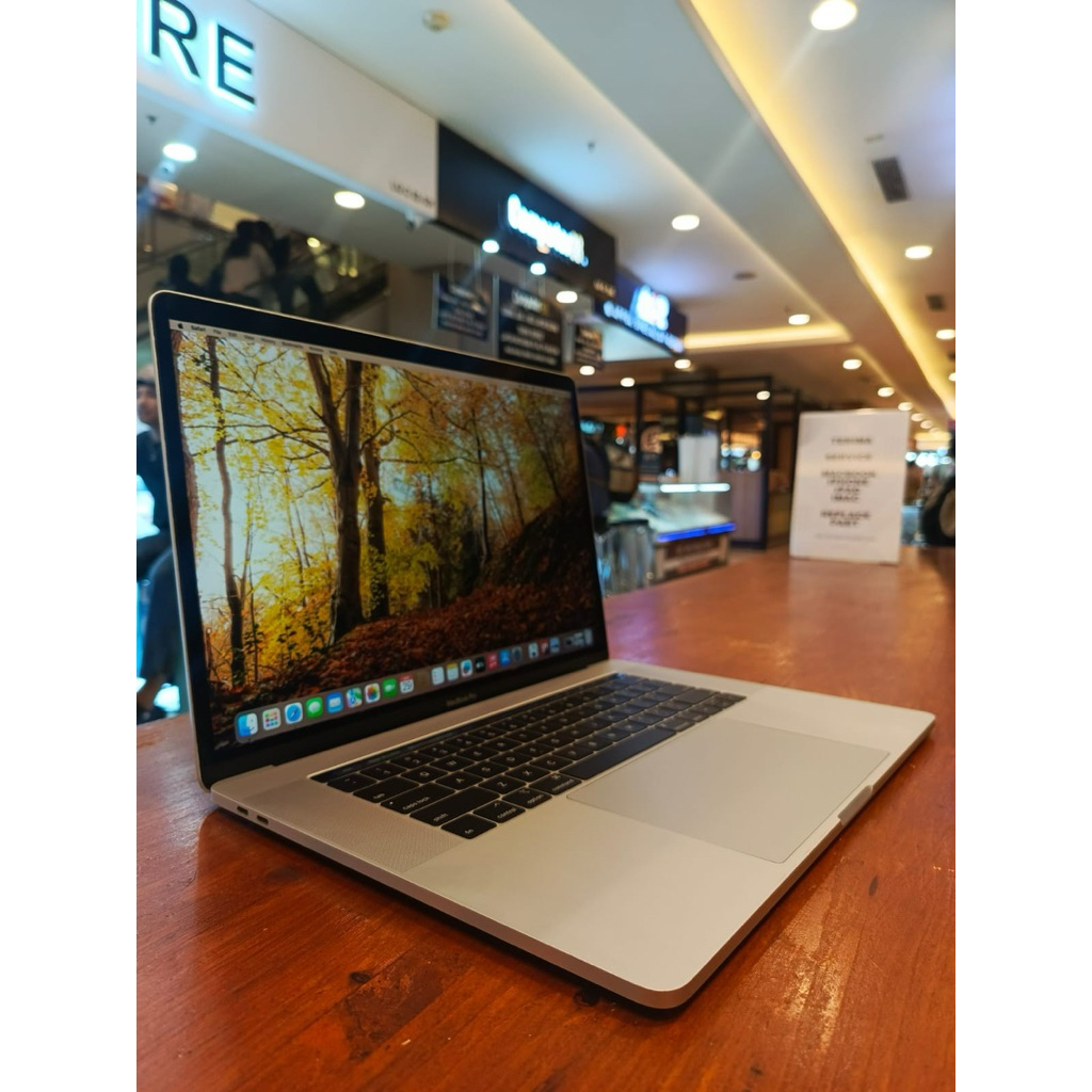 macbookpro 15inch 2018 i7 32/500