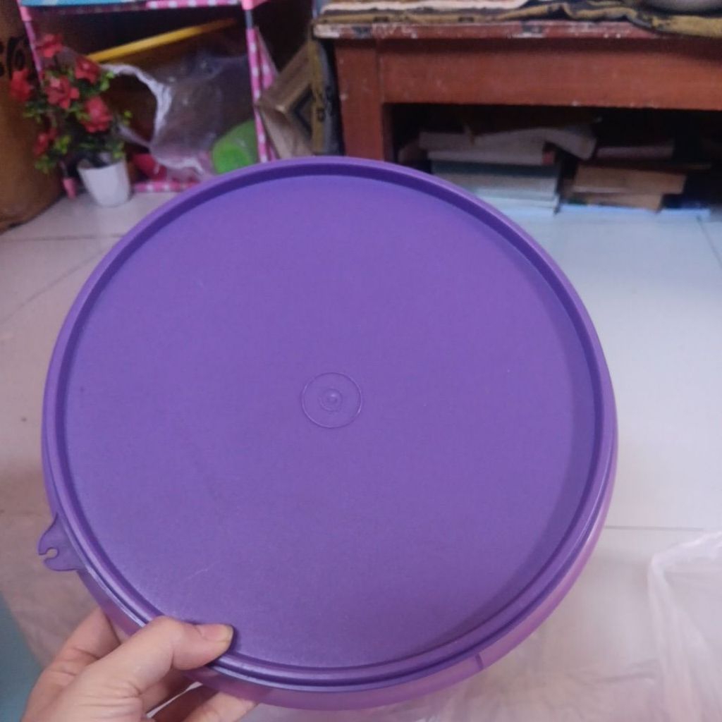 GIANT CANISTER TUPPERWARE