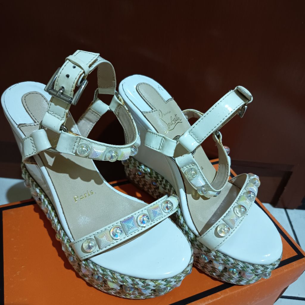 Preloved Wedges Christian Louboutin Putih