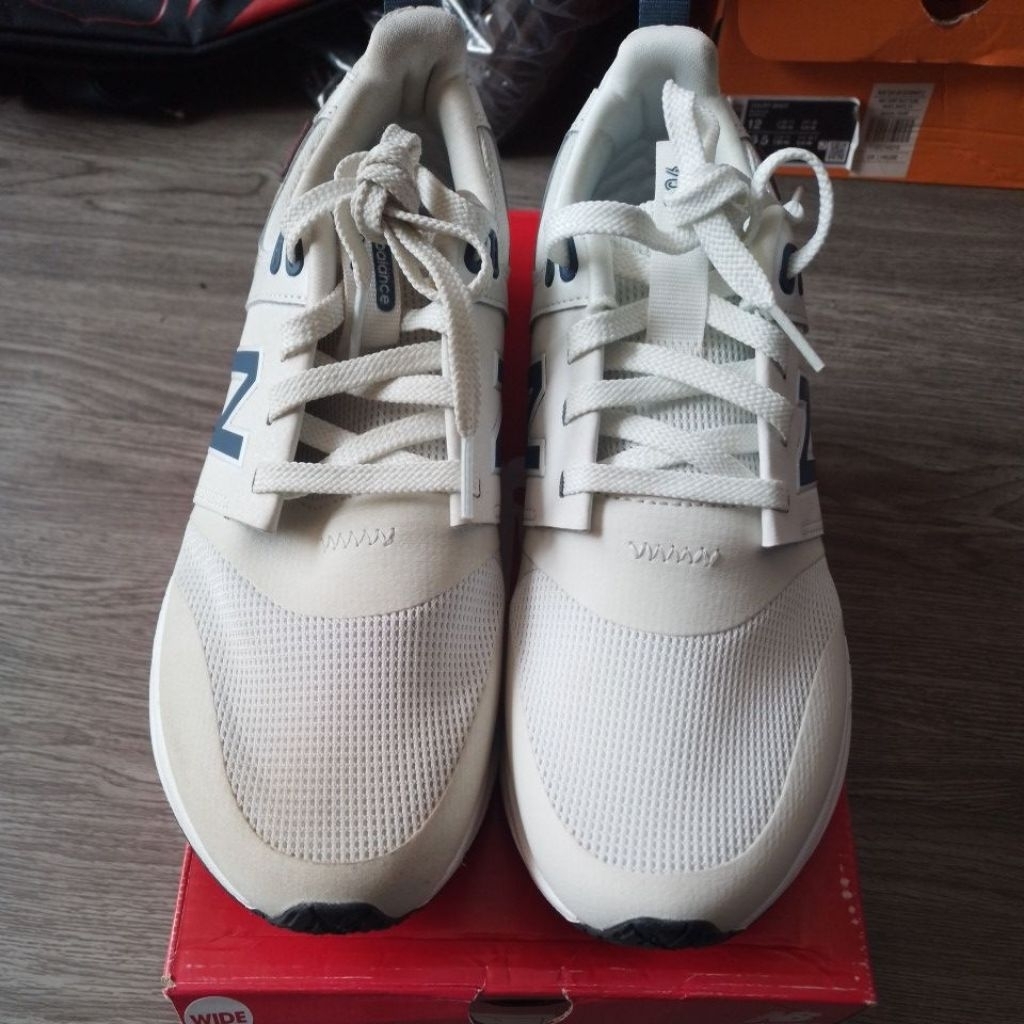 Sepatu Mens UA900AR2