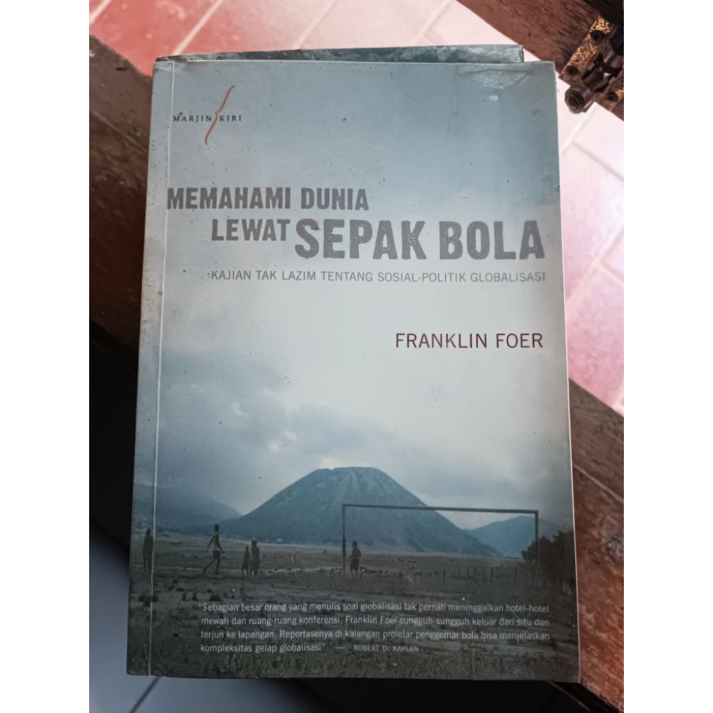 Memahami Dunia Lewat Sepakbola - Franklin Foer (sampul lama, ori, preloved)