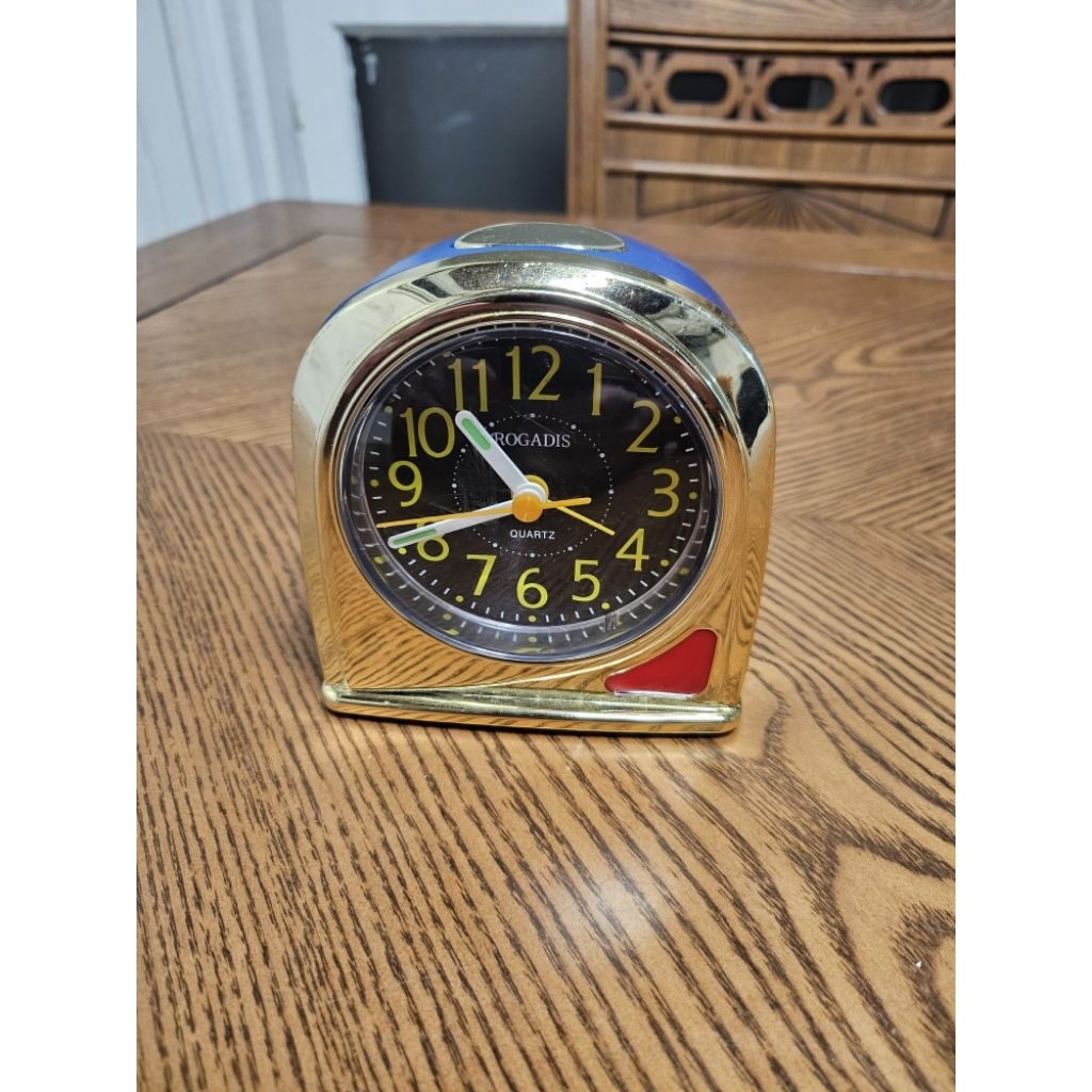 jam alarm analog (weker) meja