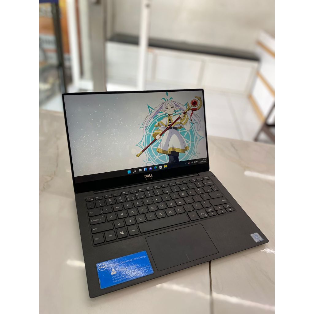 DELL XPS 13 9370 NO:P82G00 INTEL CORE I7-8565U RAM 8 GB SSD 256 GB INTEL UHD GRAPHICS 620 LAYAR TOUC