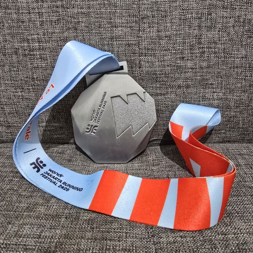 Medali Running Finisher JRF Jakarta Running Festival 2025 kategori 10k