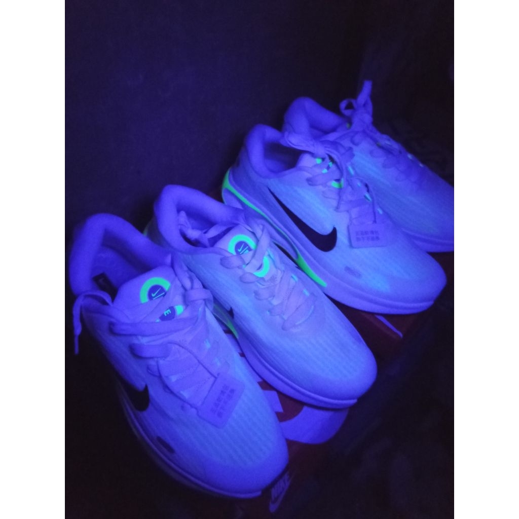 Nike journey running Glow in the dark hight quality