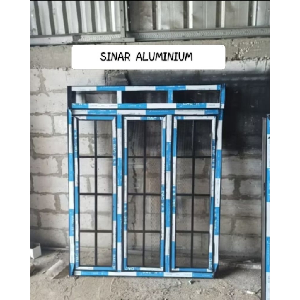 SET JENDELA KUSEN+LOSTER KACA MATI Di Atasnya ALUMINIUM ORNAMEN GANDENG 3