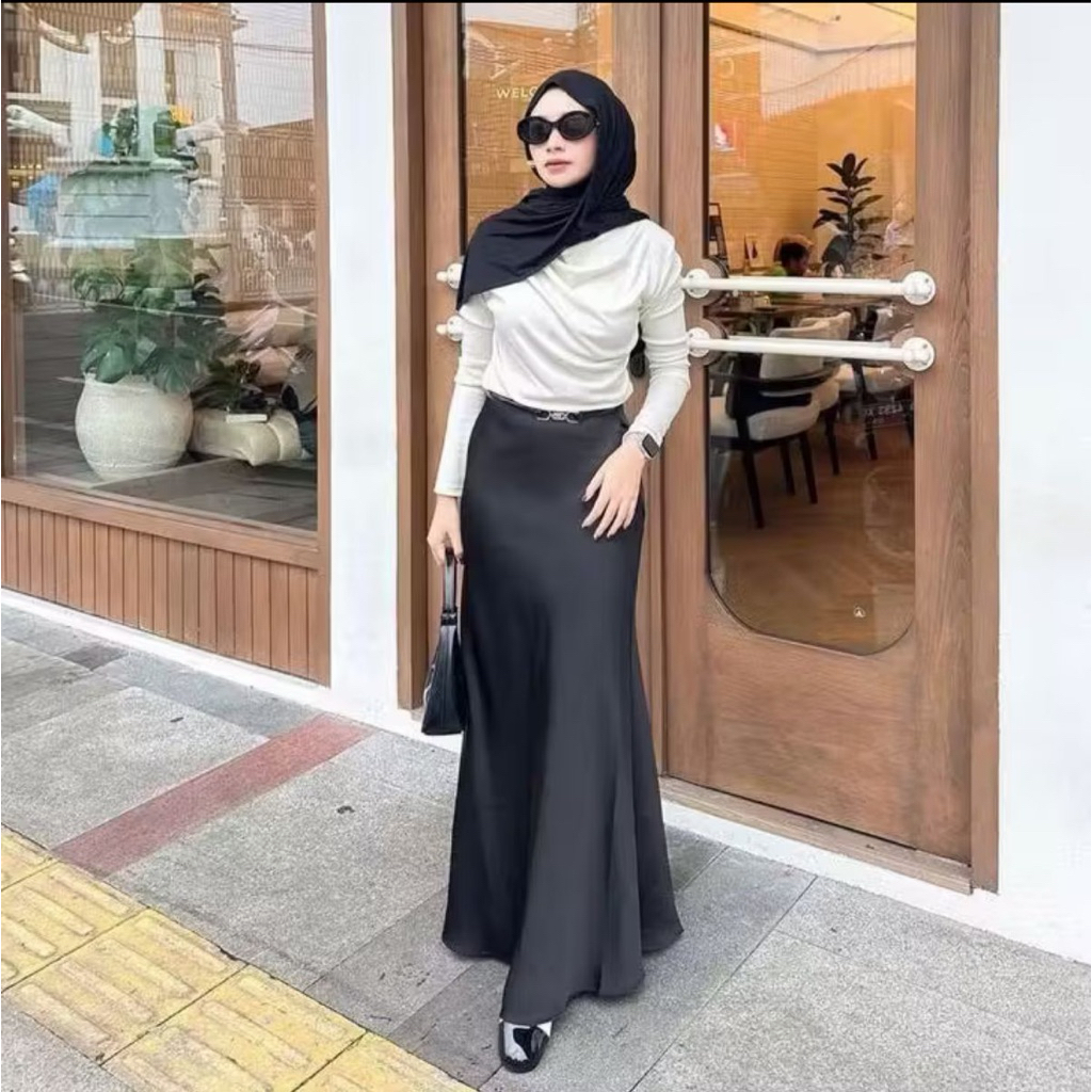 PL rok satin hitam masih sangat bagus