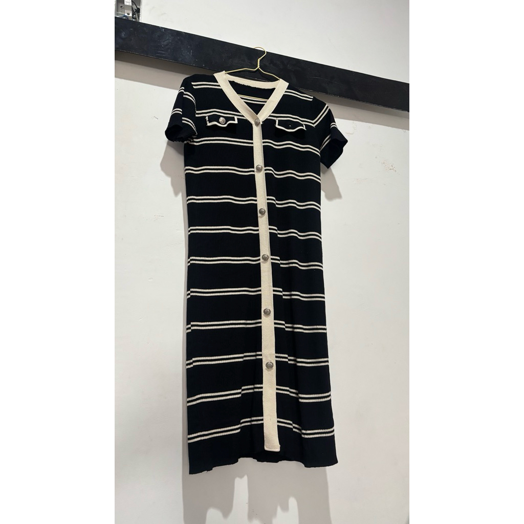 Dress rajut strippe hitam cream