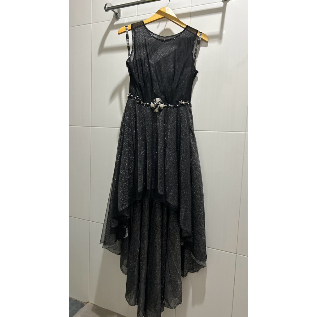 Preloved Dress Pesta Hitam Princess Merk Luire