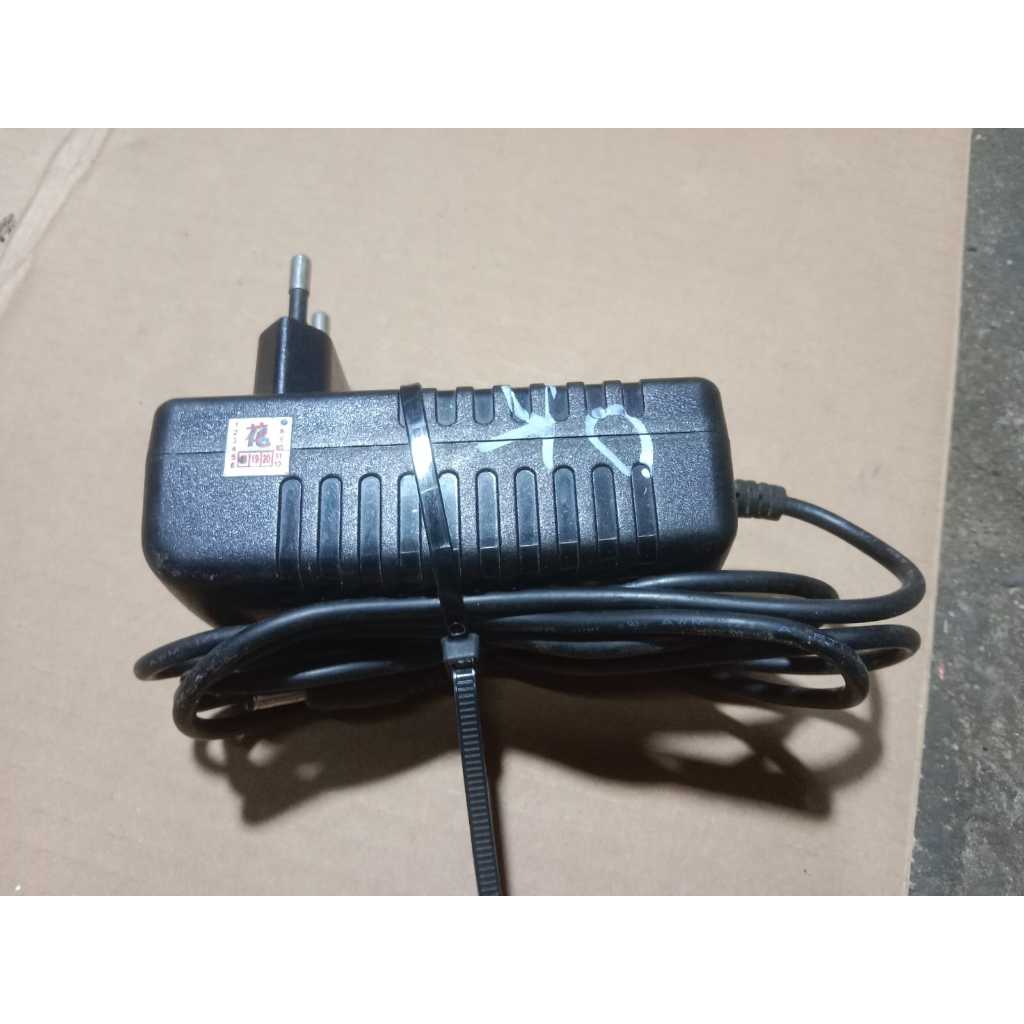 bekas ori normal ces charger CHARGER AXIOO MYBOOK 12V 2.5A  Mybook III Plus  24W colokan kecil