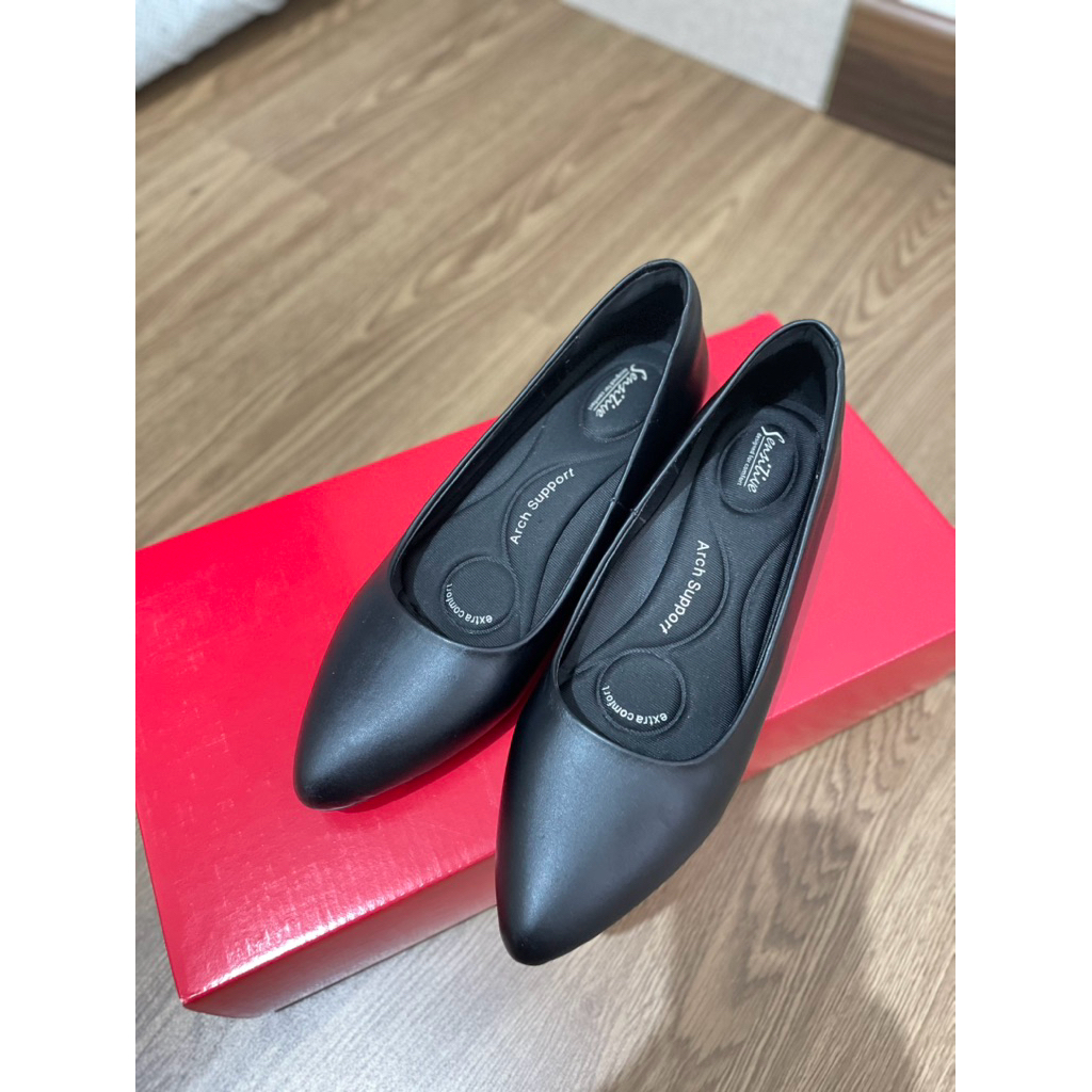 SENSITIVE Sepatu Pantofel Kerja Kulit Wanita Size 39 - Preloved