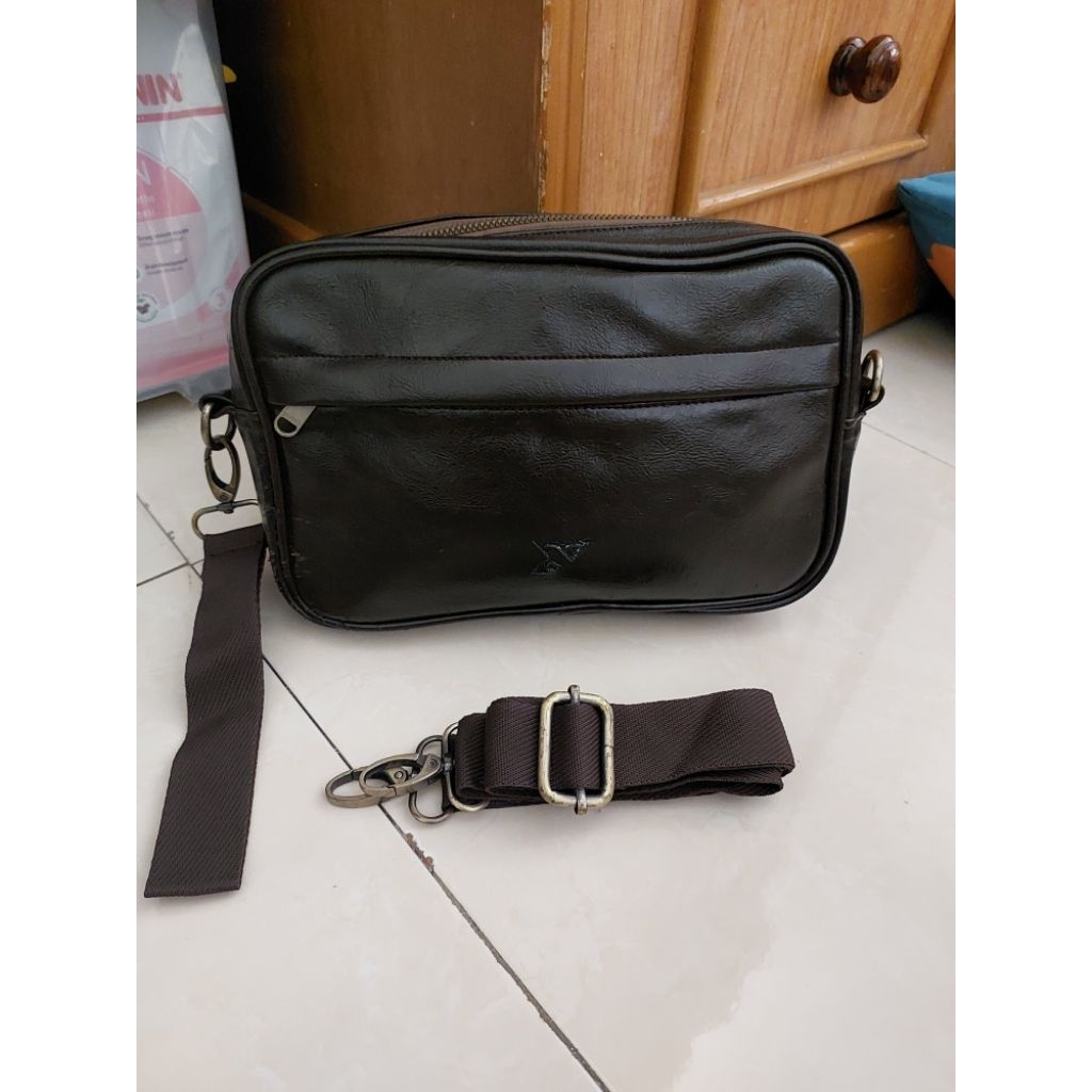 Tas Pouch Selempang Pria Kulit - Preloved
