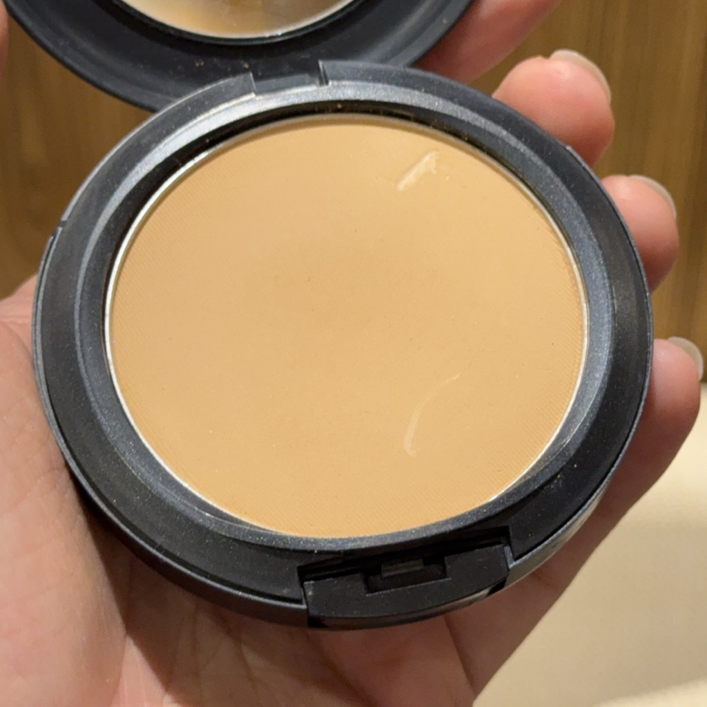 MAC Official Studio Fix Powder Plus Foundation Shade NC40 - Bedak Padat, Bedak Oil Control, Compact 