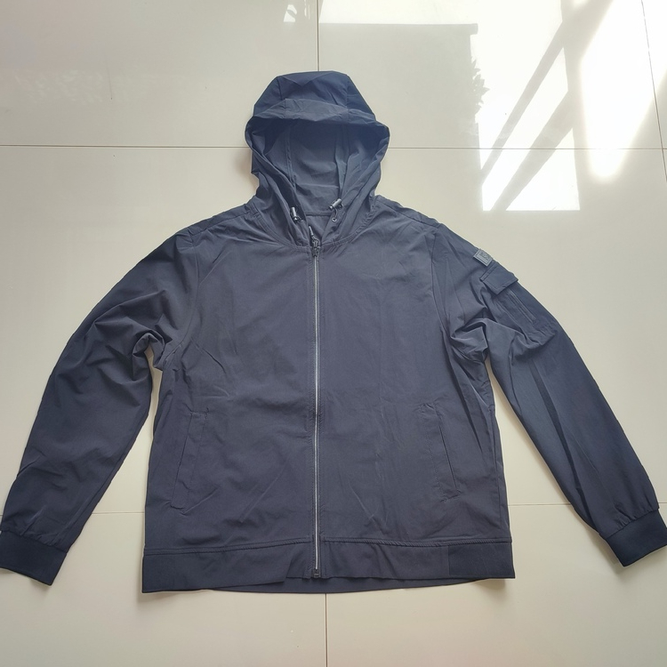 13. Jacket Outdoor Casual Feltics Size setara M - Pakaian Gunung Lapangan Running Olahraga