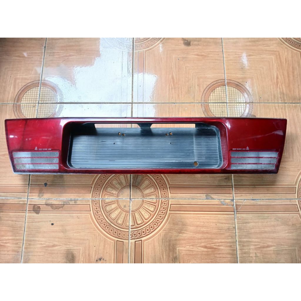 Garnish Reflektor Bagasi Belakang Suzuki Esteem 1.3cc