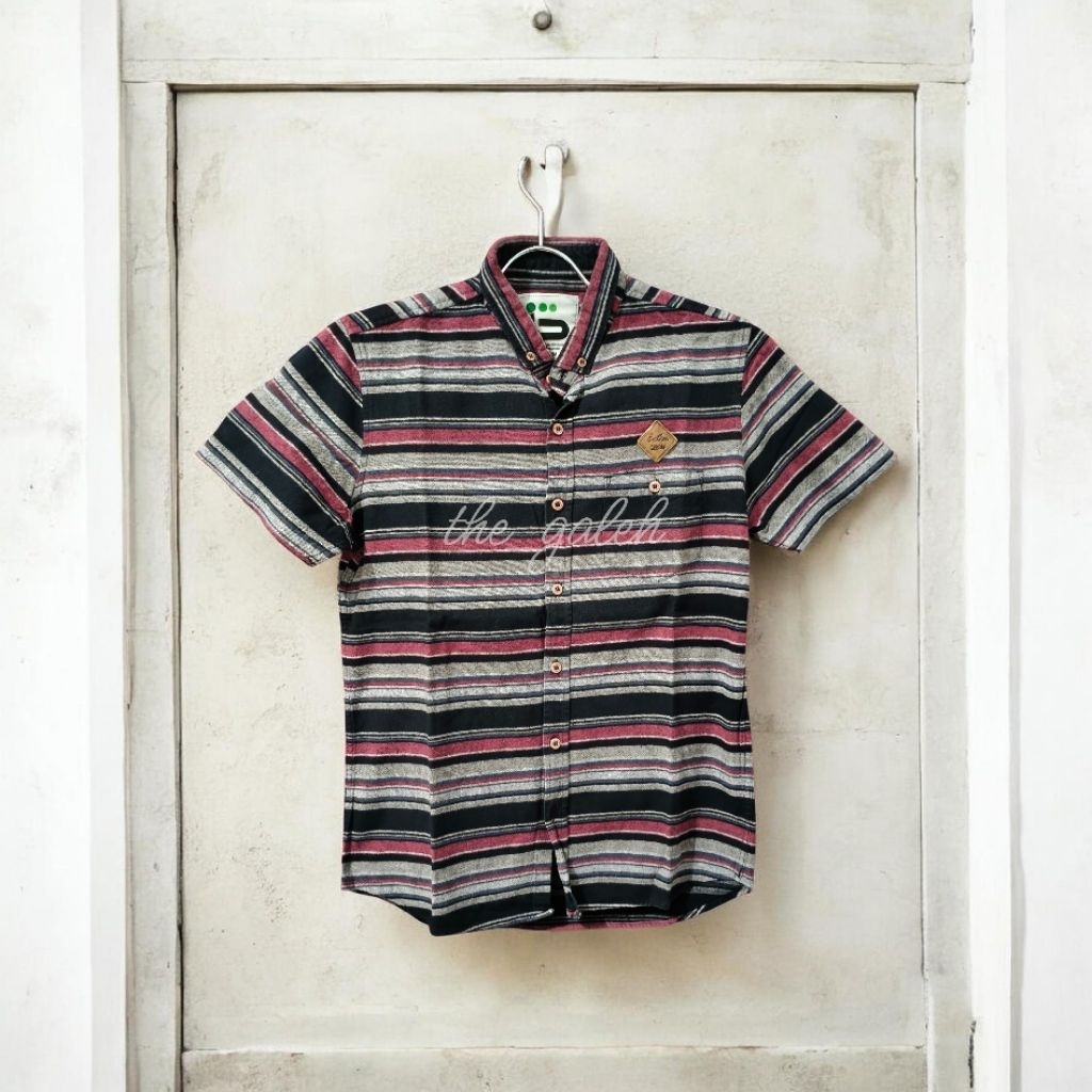 Brother Bross Kemeja Pria Lengan Pendek Hitam Abu Garis Garis Murah
