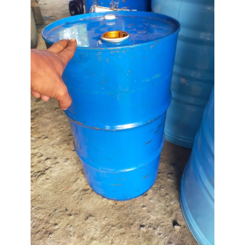 drum besi 60LITER ex parfum..sangat tebal mulus luar dalam siap pakai.untuk kulakan solar.bensin.per