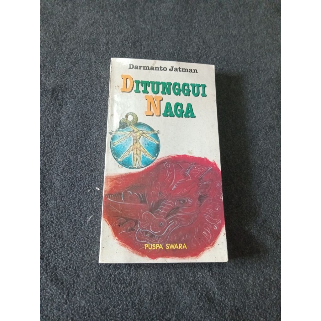 BUKU DITUNGGUI NAGA - DARMANTO JATMAN