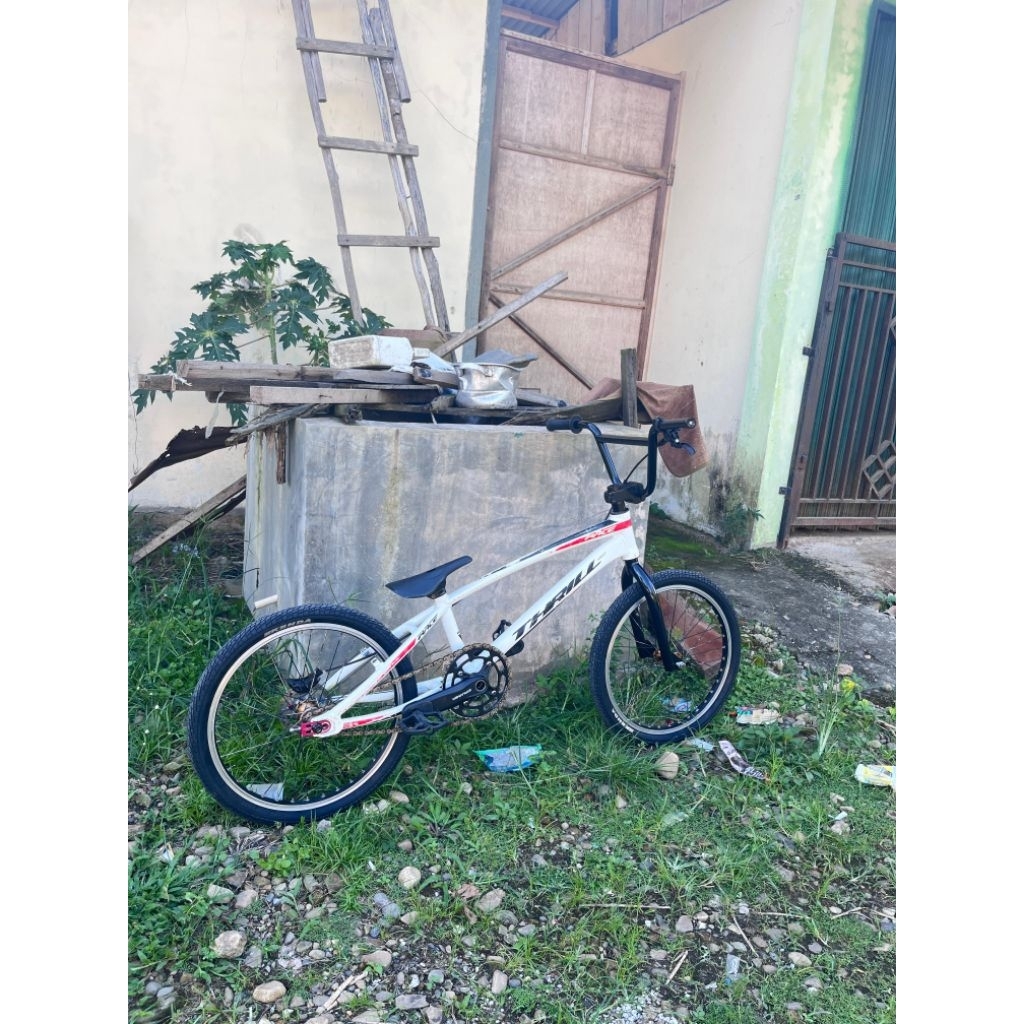 bmx thrill race size M