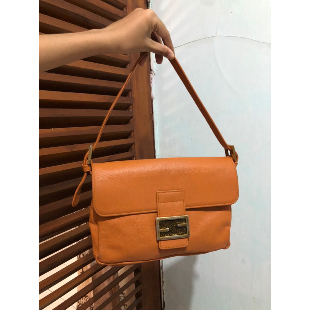 fendi sas baguette bag // fendi vintage shoulder bag