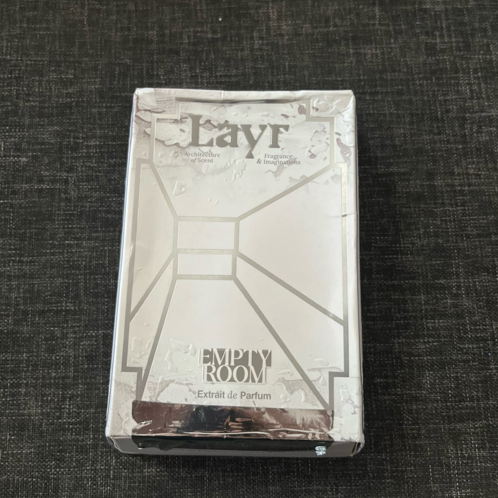 LAYR FRAGRANCE EMPTY ROOM