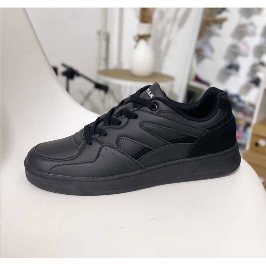 Sepatu sekolah warna hitam polos original airwalk girvin