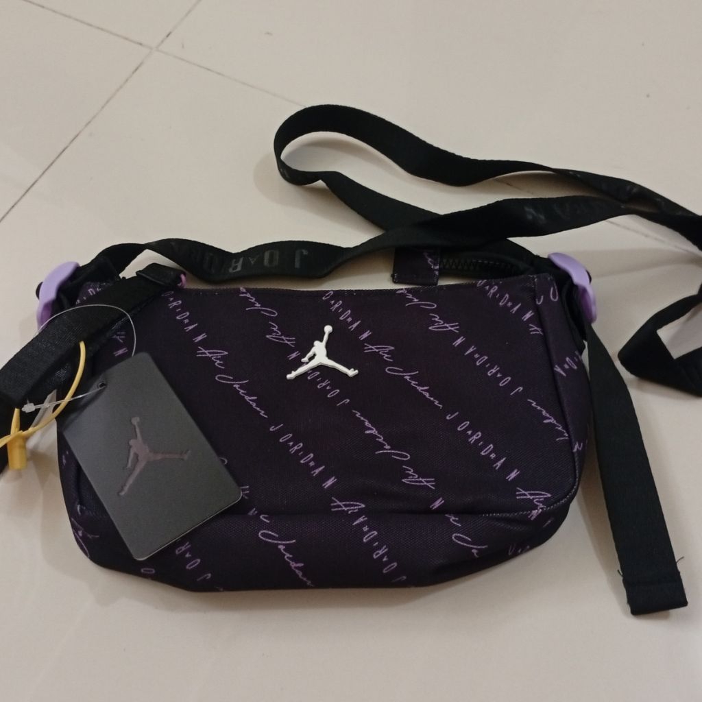 TAS SELEMPANG AIR JORDAN HITAM