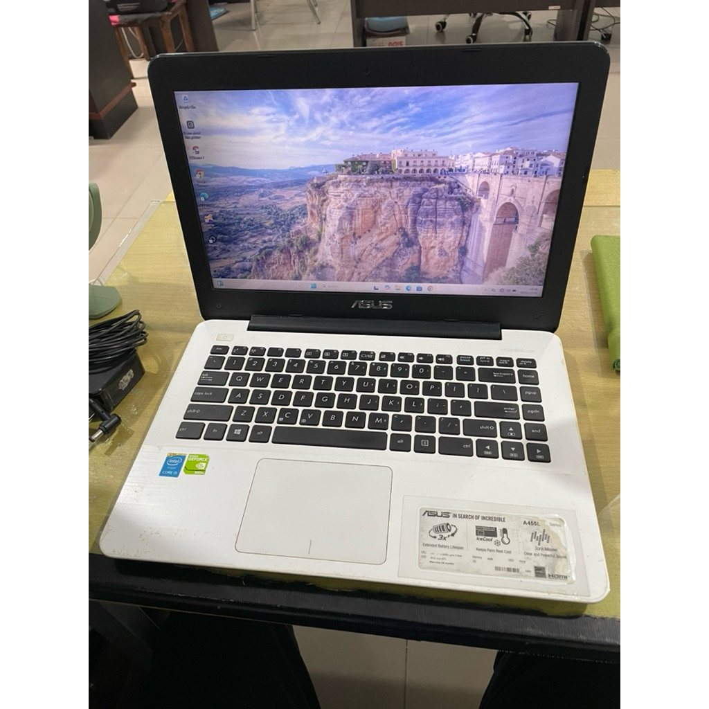 Laptop Asus A455L core i5-5200u VGA Nvidia 930m
