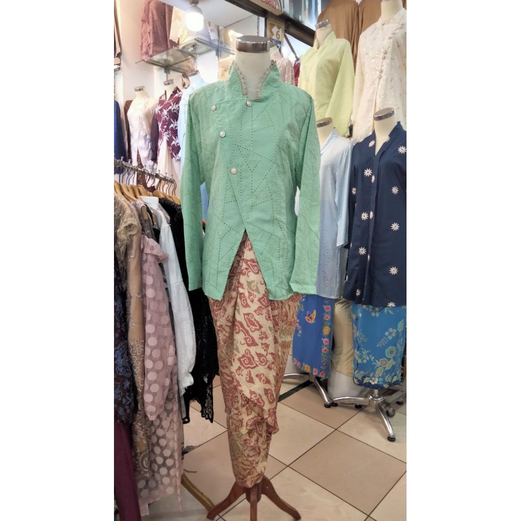 kebaya janggan katun bolong bordir