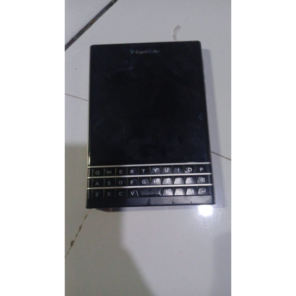 Dijual LCD untuk HP BlackBerry Passport kondisi gembling