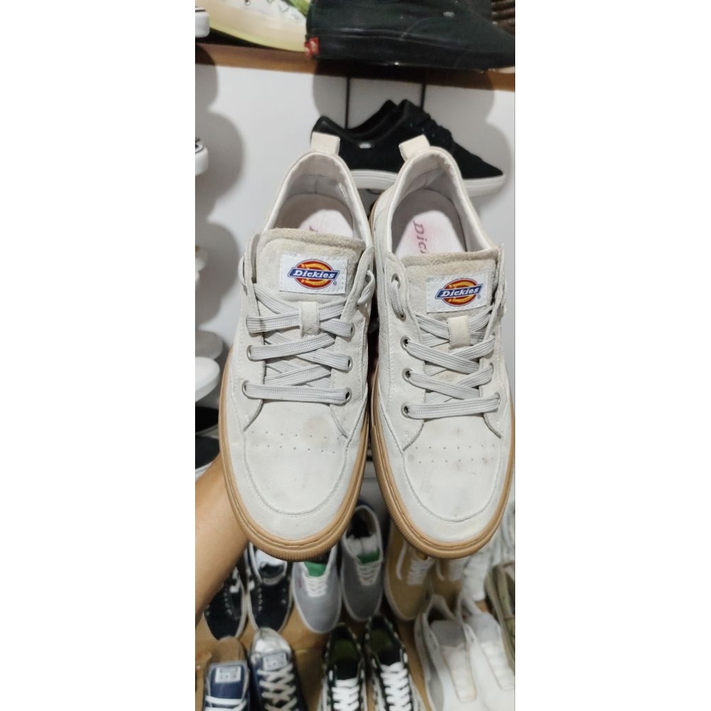 sepatu dickies