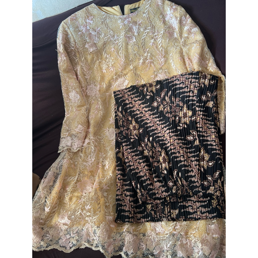 Preloved SET KEBAYA Jumbo warna Butter Yellow